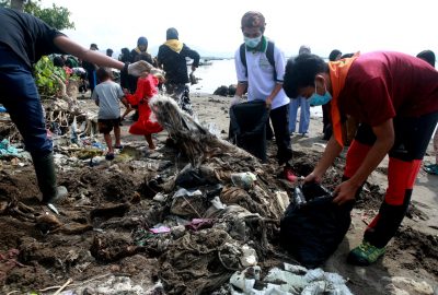 Siswa Pecinta Alam Inisiasi Aksi Bersih Pantai dan Tanam 1000 Mangrove