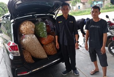 TPA Al Hikmah dan Pelaku Usaha Keripik Karang Anyar Kirim Bantuan Pangan untuk Korban Semeru