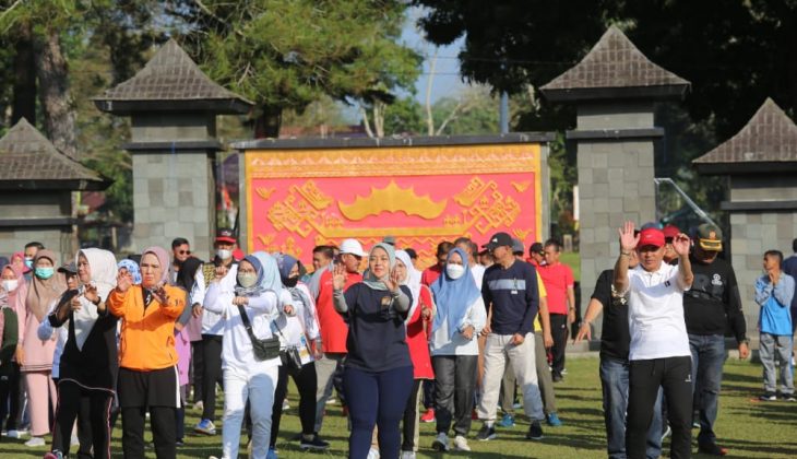 Wagub Chusnunia Senam Bersama Jajaran Pemkab Lampung Barat