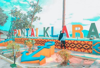 Pantai Klara yang Rindang dengan Pepohonan di Sekitarnya