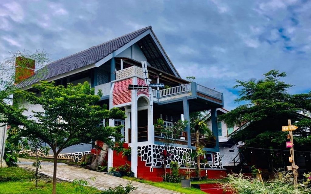 Segarnya Udara dan Indahnya Pemandangan di Villa Dangau Kedaung
