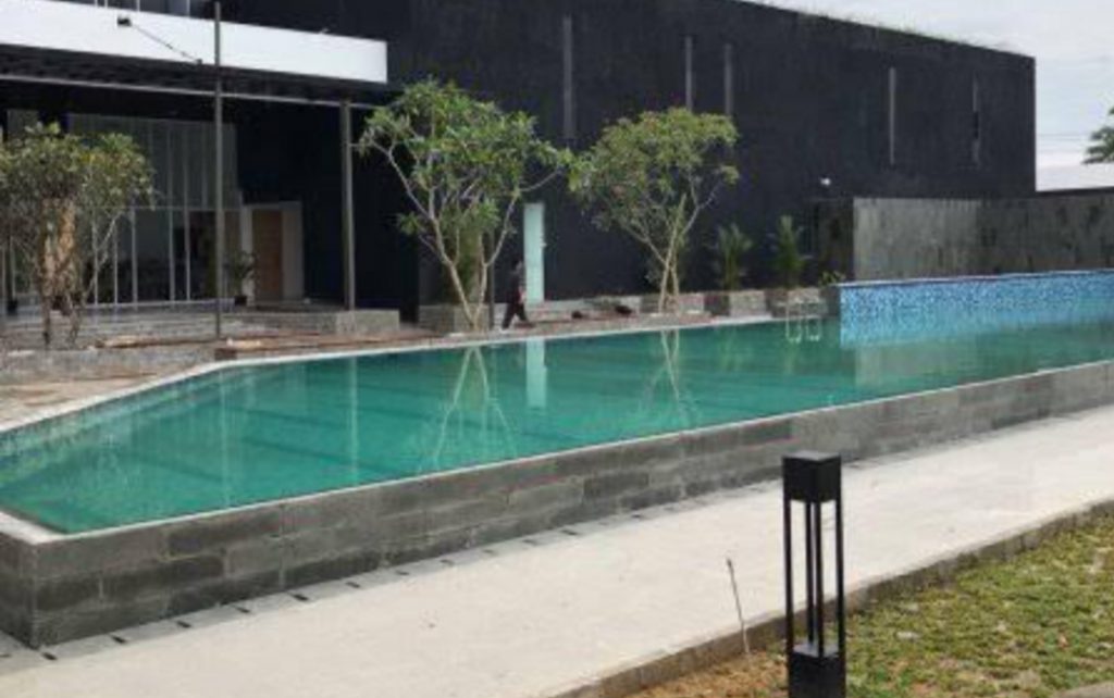 Kolam renang BBC Hotel