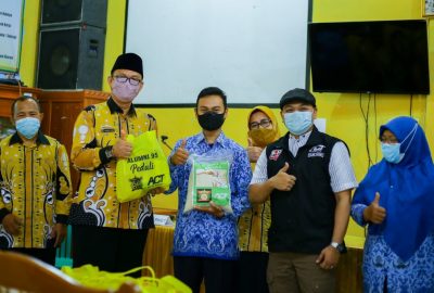 Alumni SMAN 1 Talang Padang 95 bersama ACT Lakukan Bakti Sosial di Almamater