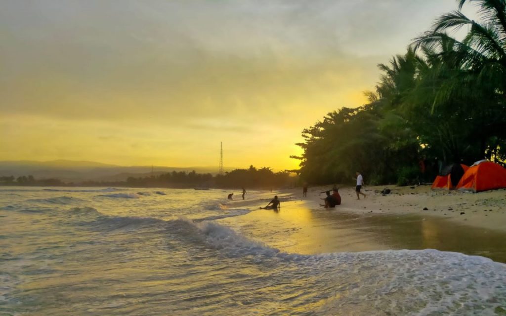 Sunset dan Ombak Pantai Labuan Jukung Sudah Dikenal Banyak Wisatawan