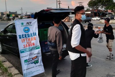 Bersama ACT, MT Al Ikhlas Babussalam Bagikan Takjil selama Ramadhan