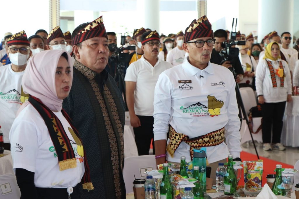 Gubernur Arinal Djunaidi Dampingi Menparekraf Buka Acara Pesona Kemilau Festival Krakatau ke-31