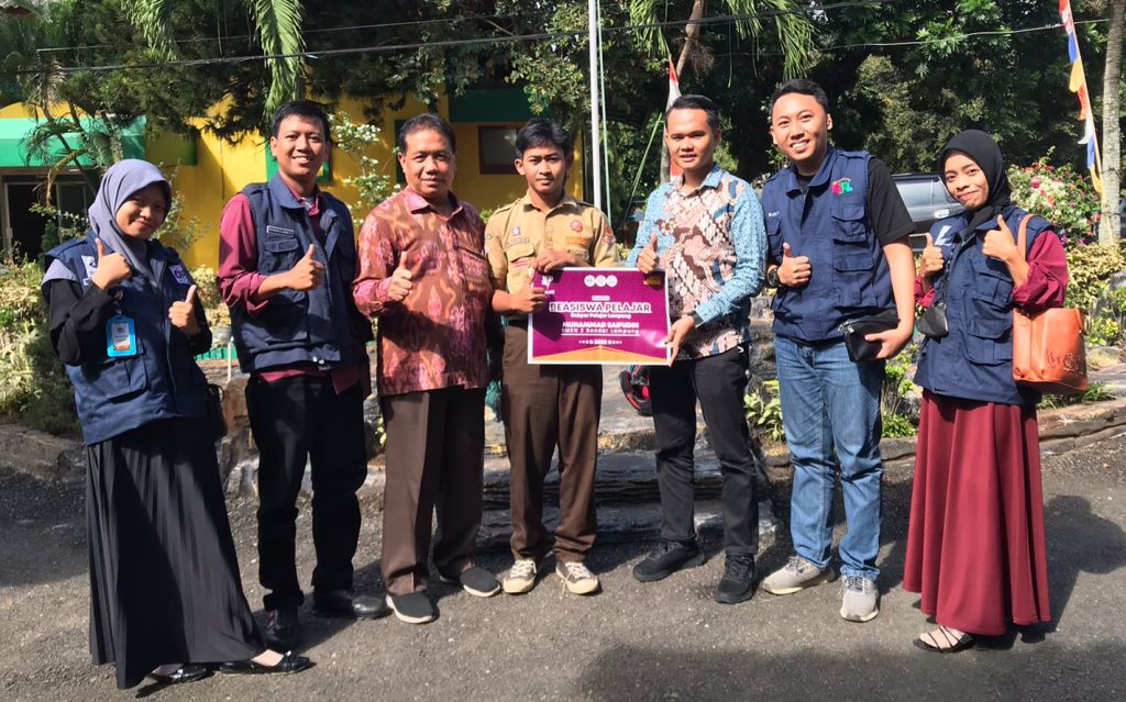 GPL Salurkan Beasiswa Pelajar Periode Pertama