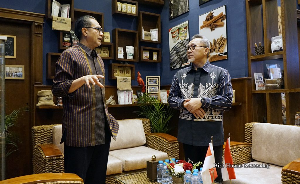 Zulkifli Hasan Resmikan Ruang Displai Produk Ekspor Indonesia di KBRI Kairo